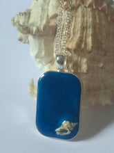 Load image into Gallery viewer, Marine Blue with Seashell Pendant
