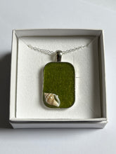 Load image into Gallery viewer, Sea green rectangular pendant with seashell
