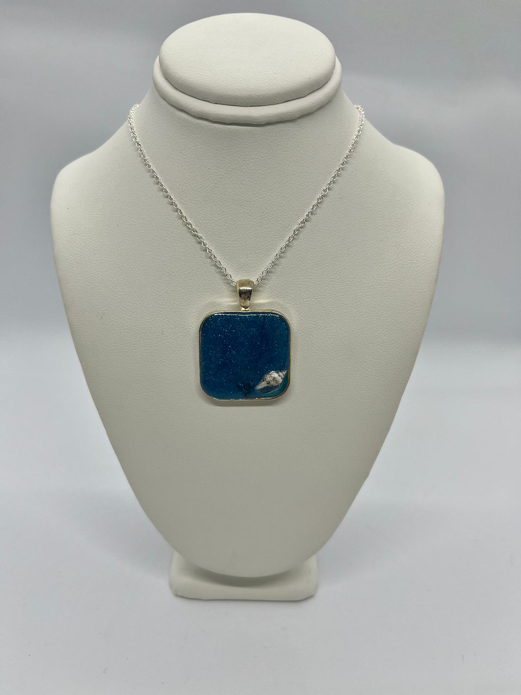 Sea inspired jewellery- Marine blue squared pendant with seashell