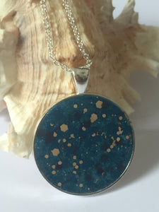 Blue pendant with crushed crystals