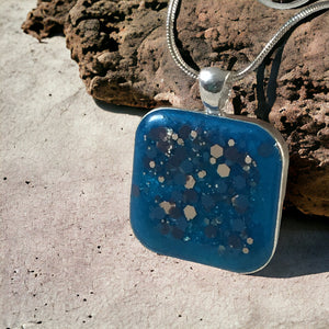 SQUARE PENDANT IN SEA BLUE WITH CRUSHED CRYSTAL FLAKES