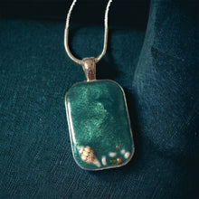 Load image into Gallery viewer, Pendant - Rockpool green/Aqua with seashell
