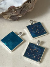 Load image into Gallery viewer, MINI SQUARED DEEP BLUE CRUSHED CRYSTAL PENDANT
